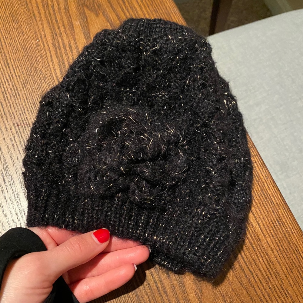 Beanie -black and gold